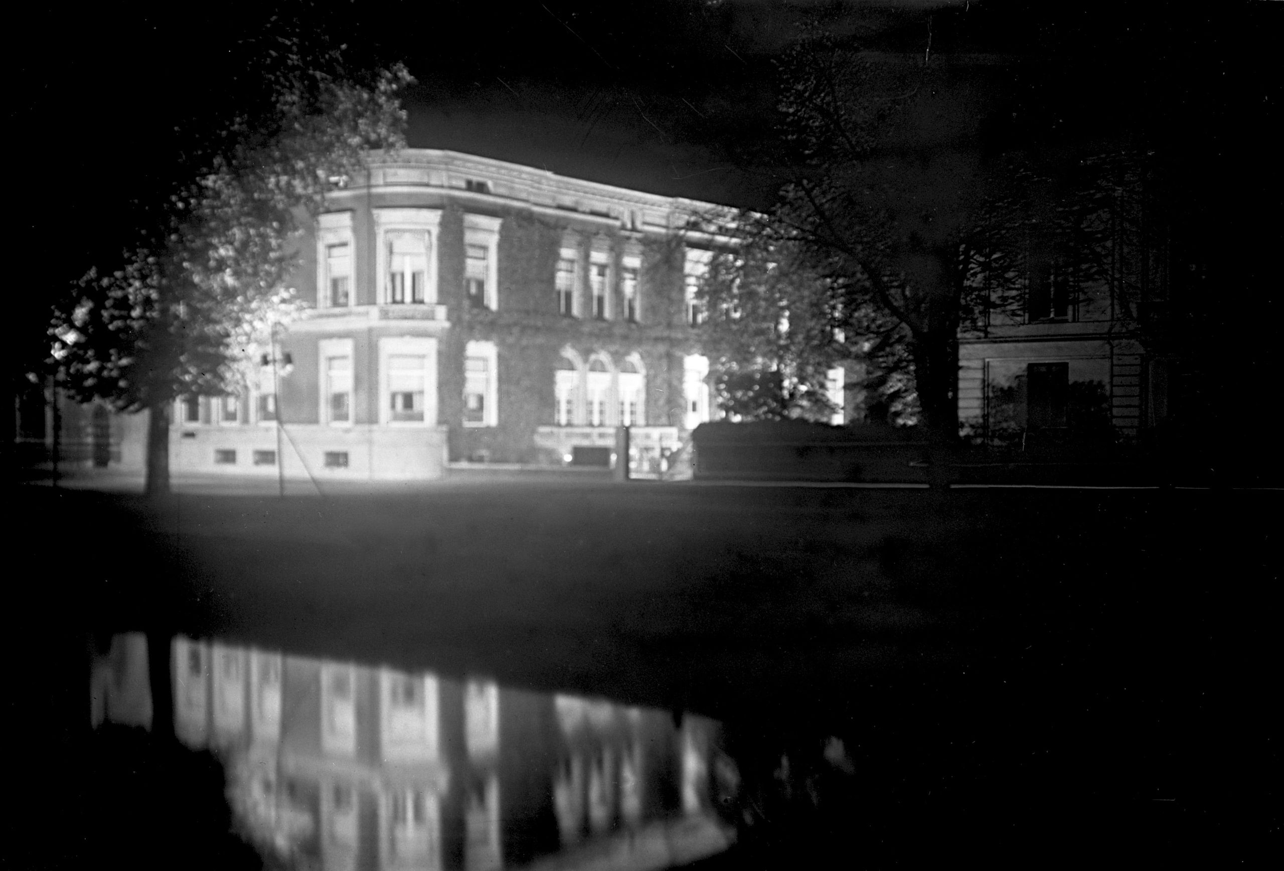 The SHV head office by night at Rijnkade 1, Utrecht, 1930.